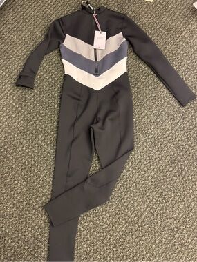 NWT Perfect Moment Neoprene Wetsuit Black Gray White Chevron Front Zip Size M